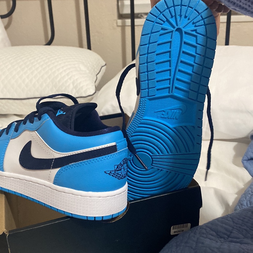 Air Jordan 1 Low Powder Blue LIKE NEW - Picture 4 of 11